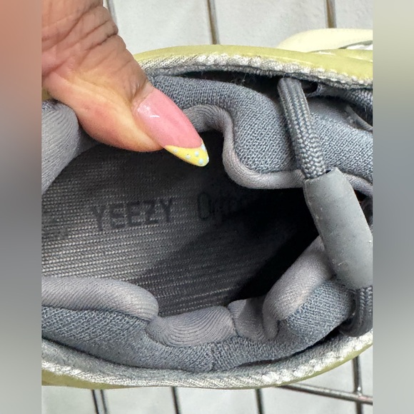 Adidas Men’s Yeezy 700 V3 ‘Fade Salt’ size 7 - Picture 8 of 9